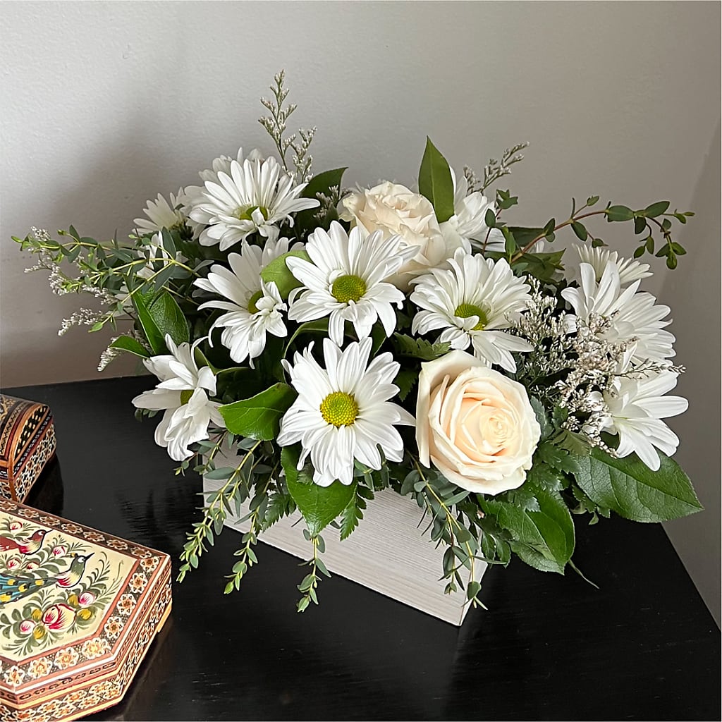Fresh Linen Box Bouquet – Wilderness Treasures, Pickford MI