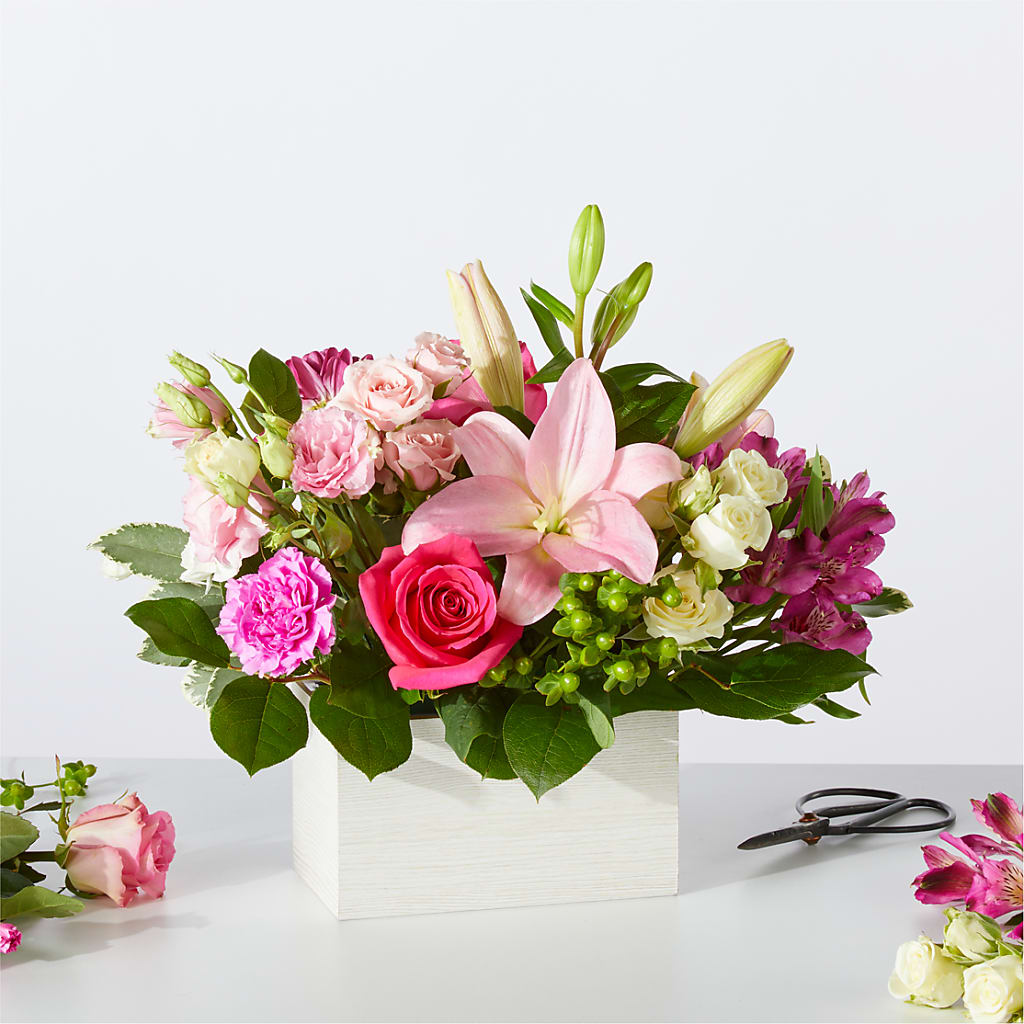 Sweetberry Box – A Florist Original – Wilderness Treasures, Pickford MI