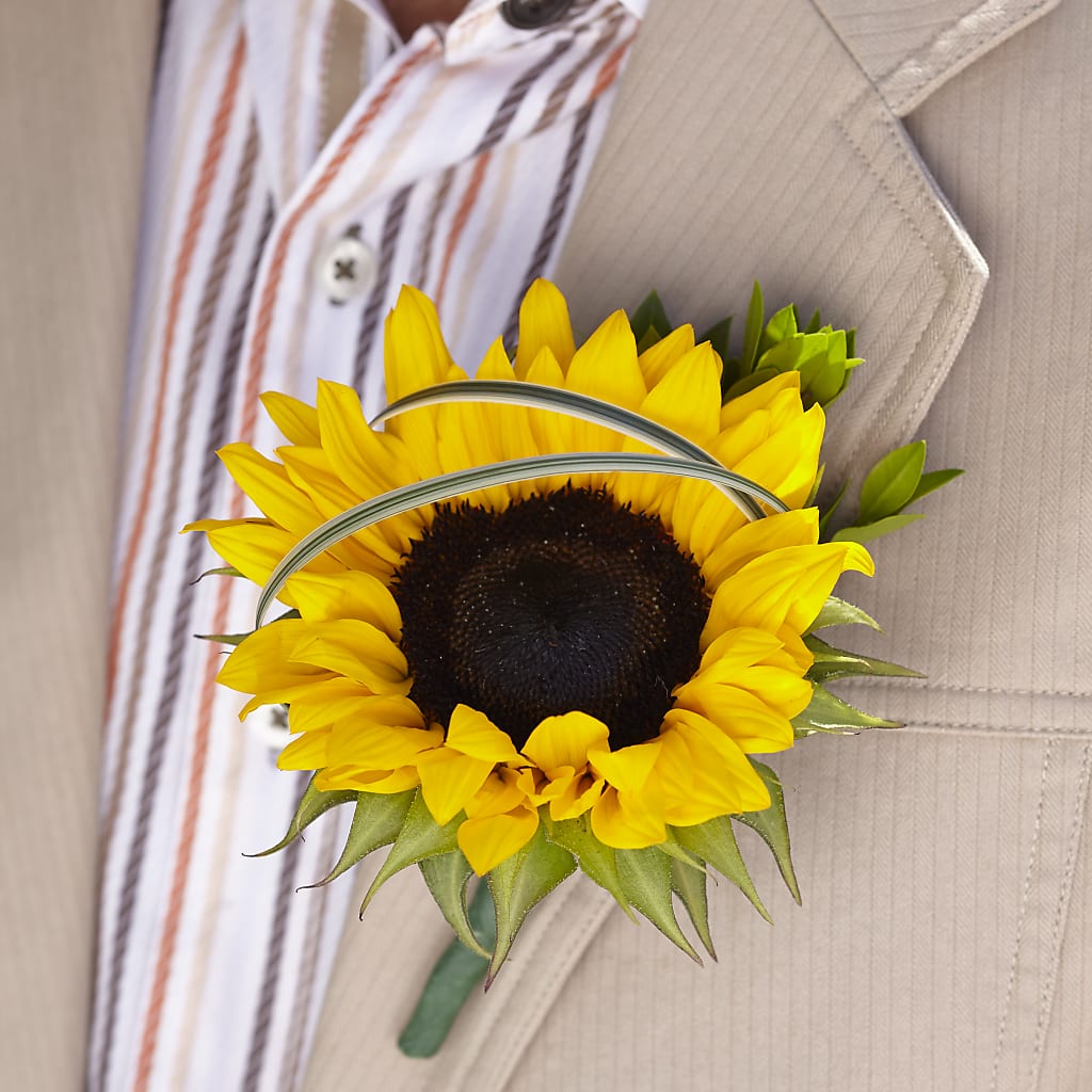 Free Spirit Boutonniere – Wilderness Treasures, Pickford MI