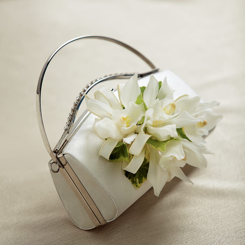 White Purse Decor – Wilderness Treasures, Pickford MI