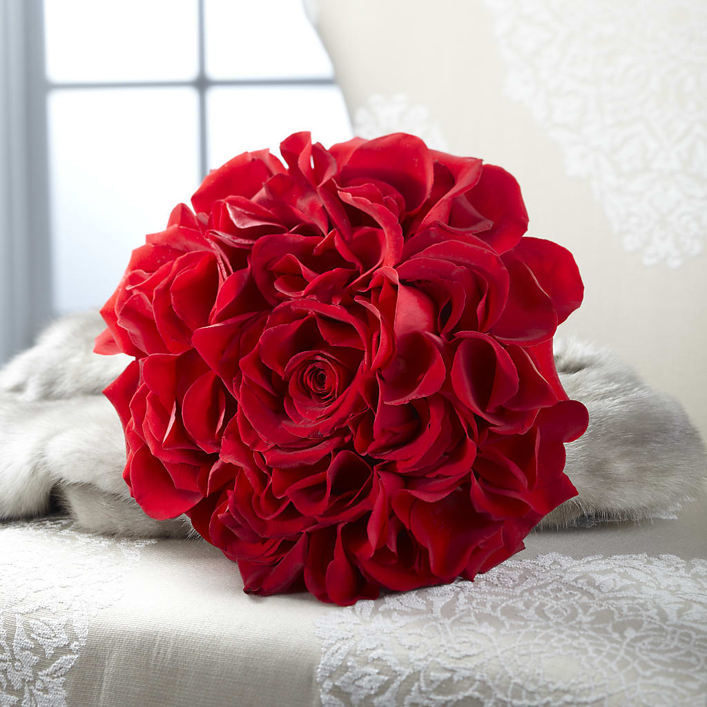 Composite Rose Bouquet – Wilderness Treasures, Pickford MI